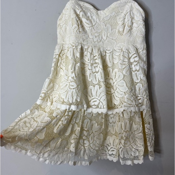 ANTHROPOLOGIE Maeve Strapless Cream Lace and Crochet Tiered Mini Dress - Picture 7 of 12
